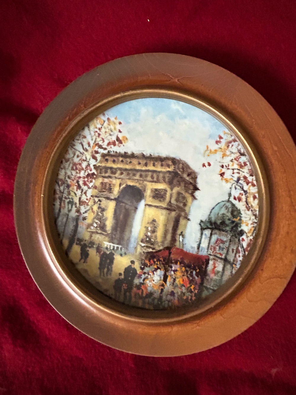 La point porcelain plate
